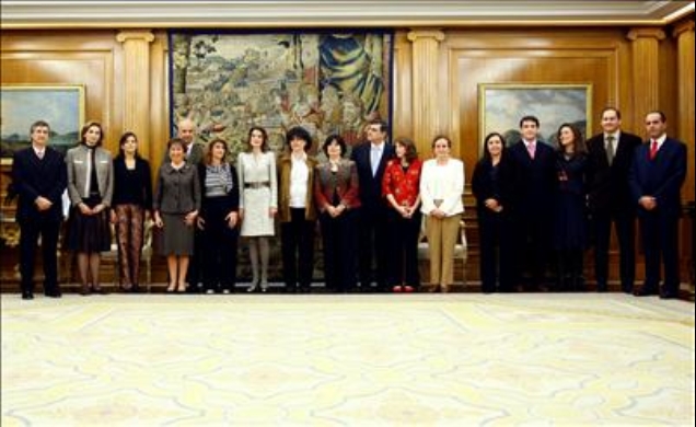 Su Alteza Real la Princesa de Asturiascon los miembros de la junta directiva de la Asociación de Acogedores de Menores de la Comunidad de Madrid