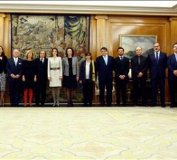 Su Alteza Real la Princesa de Asturias posa junto a los miembros de la Fundación Curarte