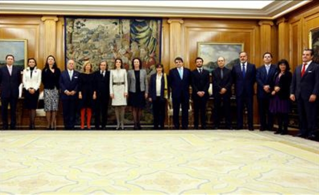 Su Alteza Real la Princesa de Asturias posa junto a los miembros de la Fundación Curarte