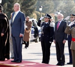 Su Majestad el Rey y Su Excelencia Muammar El-Gadafi durante el Recibimiento Oficial en el Palacio de El Pardo