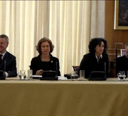 Su Majestad la Reina, con los ministros de Trabajo y Asuntos Sociales, de Educación y Ciencia, y de Sanidad y Consumo
