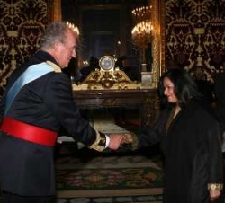 Su Majestad el Rey recibe las Cartas Credenciales de la nueva Embajadora de la República Islámica de Pakistán, Humaira Hasan