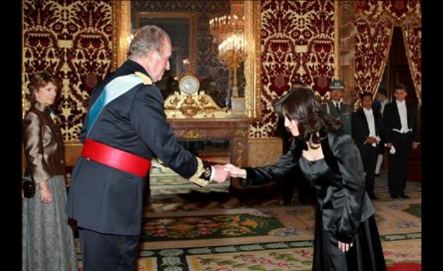 Su Majestad el Rey recibe las Cartas Credenciales de la nueva embajadora de Bolivia en España, María del Carmen Almendras Camargo