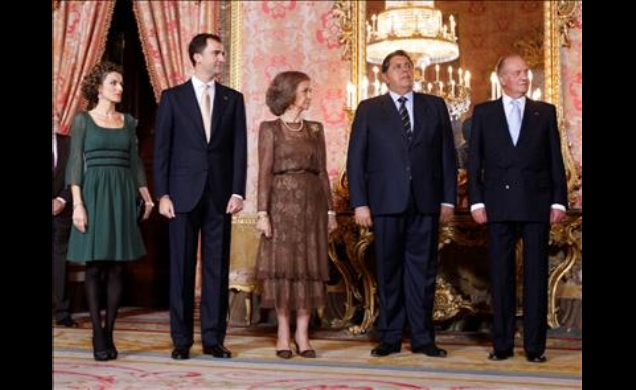 Los Reyes, los Príncipes y el Presidente del Perú, antes de la cena