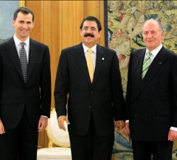 Su Majestad el Rey y Su Alteza Real el Príncipe de Asturias, con el Presidente de la República de Honduras, José Manuel Zelaya Rosales
