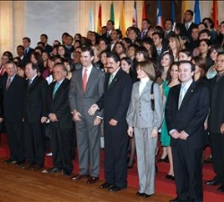 Don Felipe y Doña Letizia, con los estudiantes premiados