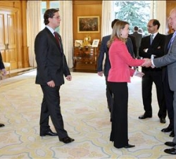 Don Juan Carlos, durante el saludo de los abogados del Estado