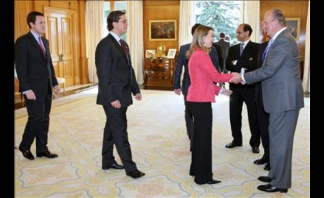 Don Juan Carlos, durante el saludo de los abogados del Estado