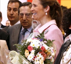 Su Alteza Real, con el director general de IFEMA, Fermín Lucas