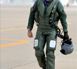 Don Felipe, en traje de vuelo