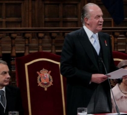Don Juan Carlos, durante sus palabras, en presencia de Doña Sofía y el presidente del Gobierno, José Luis Rodríguez Zapatero