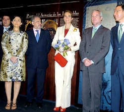 Doña Elena, junto al presidente murciano, Ramón Luis Valcárcel, el alcalde de Murcia, Miguel Angel Cámara, el presidente de Caja Mediterráneo, Vicente