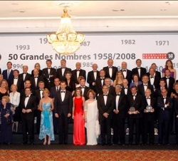 Fotografía de grupo con las cincuenta personalidades elegidas por Actualidad Económica