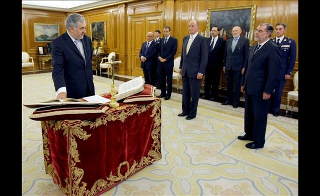 El fiscal general del Estado, Cándido Conde-Pumpido, promete su cargo ante Su Majestad el Rey