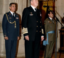 Don Juan Carlos durante el minuto de silencio