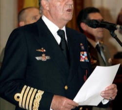 Su Majestad el Rey durante las palabras que dirigió de pesar, solidaridad y afecto a la familia del agente de la Guardia Civil Juan Manuel Piñuel Vill