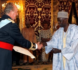 Su Majestad recibe las credenciales del embajador de Nigeria en España, Obed Wadzani