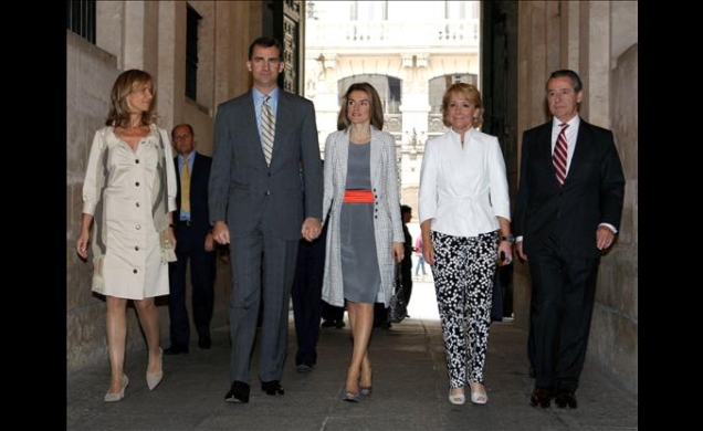 Sus Altezas Reales los Príncipes de Asturias, junto a la ministra de Ciencia e Innovación, la presidenta de la Comunidad de Madrid y el presidente de 