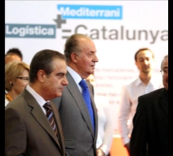 Su Majestad el Rey y el ministro de Trabajo, Celestino Corbacho, durante la inauguración