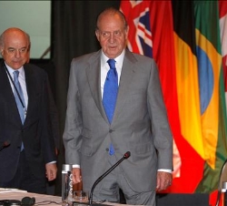 Don Juan Carlos acompañado del presidente del BBVA, Francisco González, al inicio del acto de inauguración de la Conferencia Monetaria Internacional (