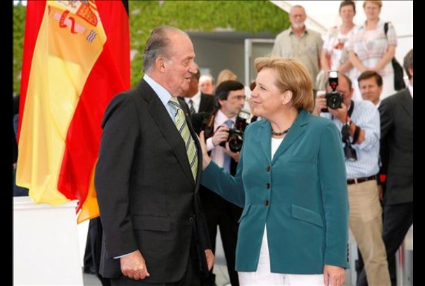 Su Majestad el Rey y la Canciller alemana, Angela Merkel, mantuvieron un encuentro en la Cancillería Federal