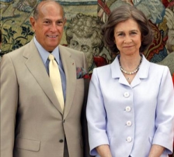 Su Majestad la Reina junto a Óscar de la Renta
