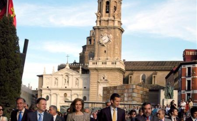 Los Duques de Palma acompañados por el presidente de Aragón, Marcelino Iglesias y el alcalde de Zaragoza, Juan Alberto Belloch