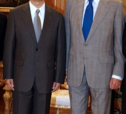 Su Majestad el Rey junto al ministro de Relaciones Exteriores de la República Popular China, durante la audiencia