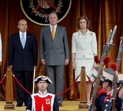 Sus Majestades los Reyes junto al Presidente de los Estados Unidos Mexicanos y la Sra. de Calderón, en la Tribuna