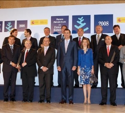 Los Príncipes, con el ministro de Industria, Turismo y Comercio y los galardonados