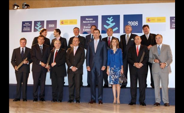 Los Príncipes, con el ministro de Industria, Turismo y Comercio y los galardonados