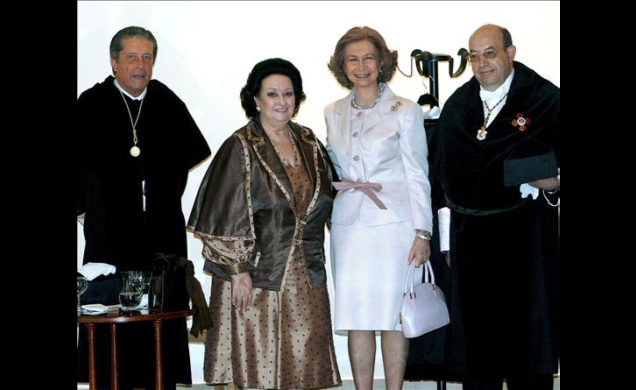 Doña Sofía, acompañada por Montserrat Caballé, el presidente de la Fundación Cultura y ex director general de la UNESCO, Federico Mayor Zaragoza, y el