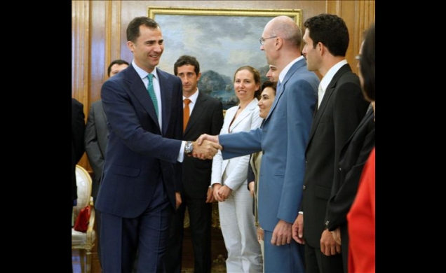 Su Alteza Real el Príncipe de Asturias saluda a los miembros de la Asociación de Antiguos Alumnos de la Universidad Politécnica de Valencia