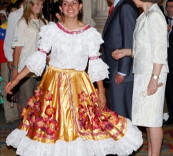 Saludo de Sus Majestades los Reyes a los jóvenes expedicionarios
