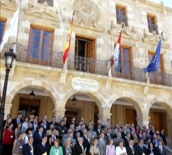 Sus Altezas Reales, con los directores de los Institutos Cervantes