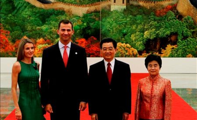Sus Altezas Reales los Principes de Asturias junto al Presidente de la República Popular China, Sr. Hu Jintao, y su esposa, Liu Yongqing, momentos ant