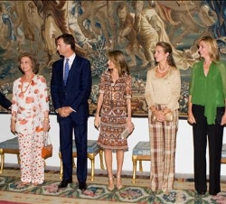 Los Reyes, los Príncipes de Asturias, las Infantas Doña Elena y Doña Cristina y Don Iñaki Urdangarin, antes de la cena