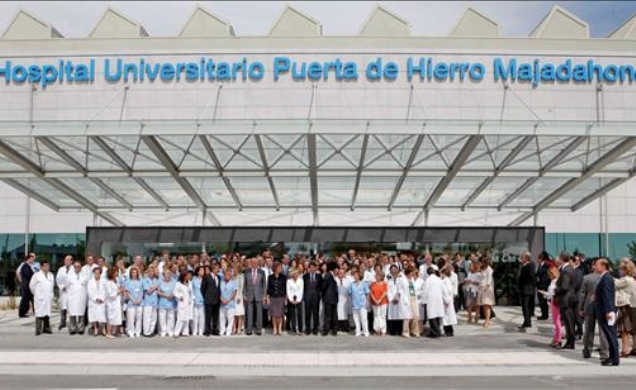 Los Reyes, con los trabajadores del hospital