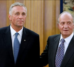Don Juan Carlos con el primer ministro de la República Checa