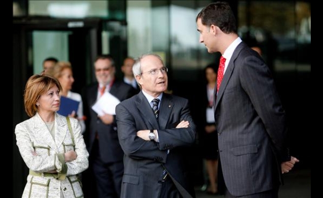 Don Felipe, con el presidente de la Generalitat de Cataluña y la ministra de Medio Ambiente y Medio Rural y Marino
