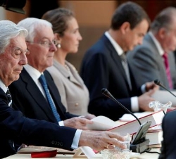 De derecha a izquierda, Don Juan Carlos, el presidente del Gobierno, Doña Elena, el presidente de la Real Academia Española, Víctor García de la Conch