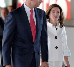 Don Felipe y Doña Letizia, durante su visita a las instalaciones de Cuatro