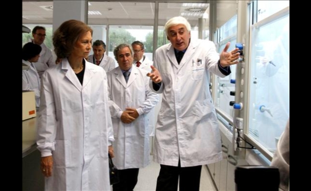 Doña Sofía, durante su recorrido por las instalaciones