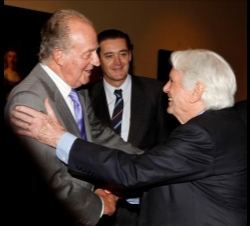 Su Majestad es saludado por Jorge Semprún