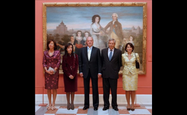Su Majestad el Rey junto a la presidenta de la Sociedad Estatal de Conmemoraciones Culturales (SECC), la ministra de la Vivienda, el presidente del Co
