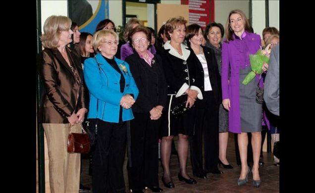 Su Alteza Real la Princesa de Asturias con sus antiguas profesoras a su llegada al colegio