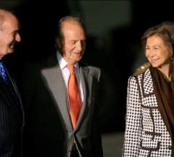 El ministro de Relaciones Exteriores de la República del Perú recibió a Sus Majestades