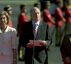 Sus Majestades los Reyes a su llegada a El Salvador