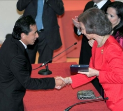 La Reina entrega el XXXIII Premio BMW de Pintura al artista japonés Teruhiro Ando