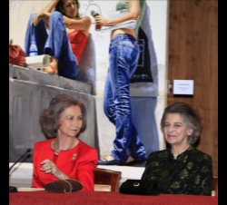 La Reina y la Princesa Irene, en la mesa presidencial